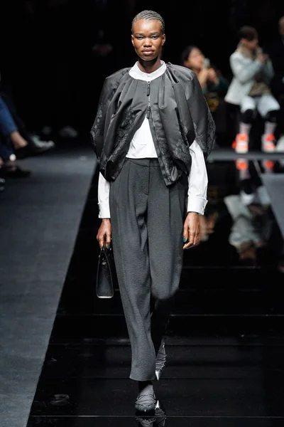 Look 18